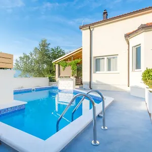 villa-lipovac-trogir.hotels-in-trogir.com/